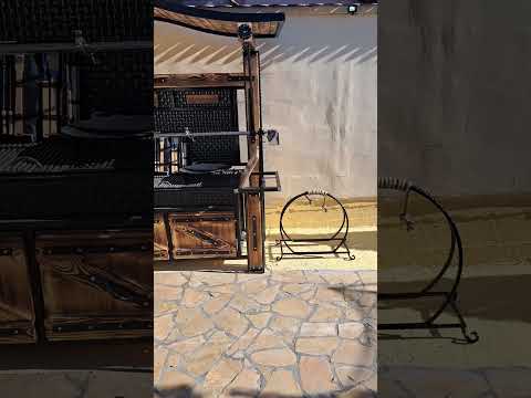 Etno rostilj sa spiralnim krovom